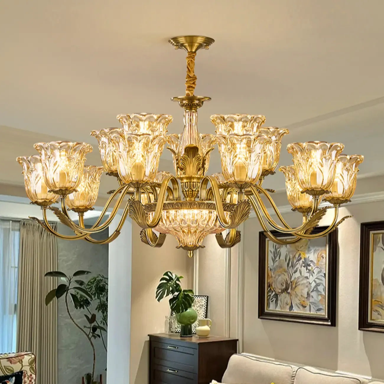 Lustre élégant en cristal et verre doré à motif floral
