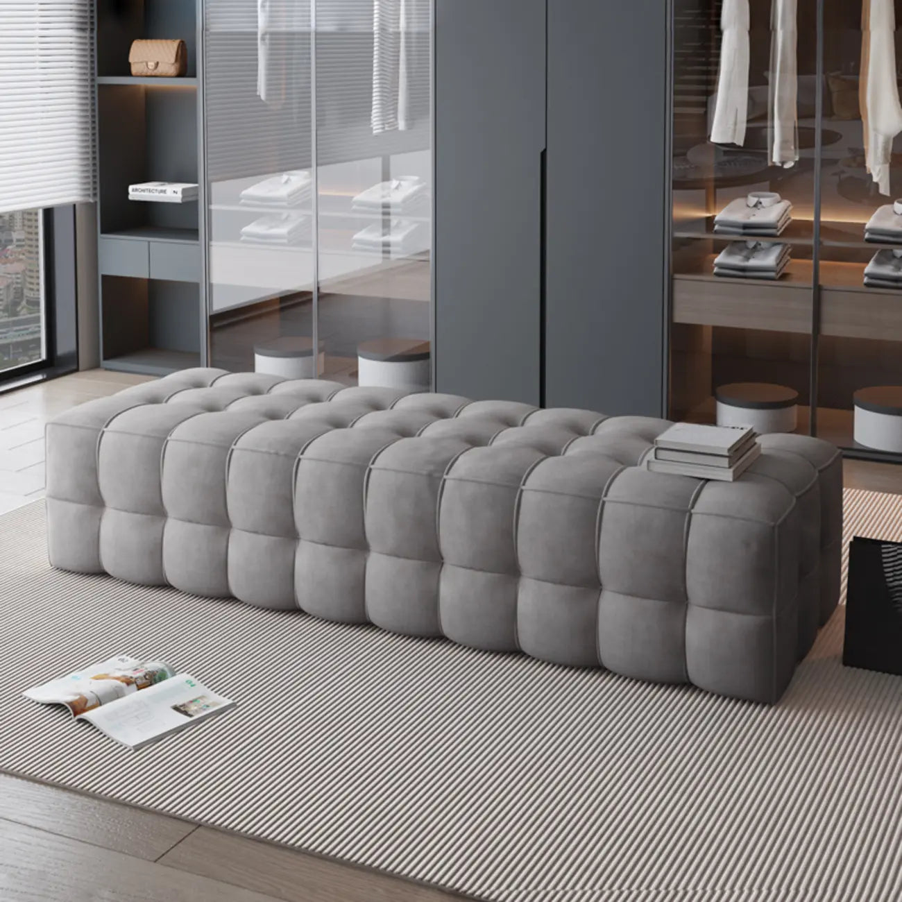 Banc de chambre long et rembourré gris clair contemporain