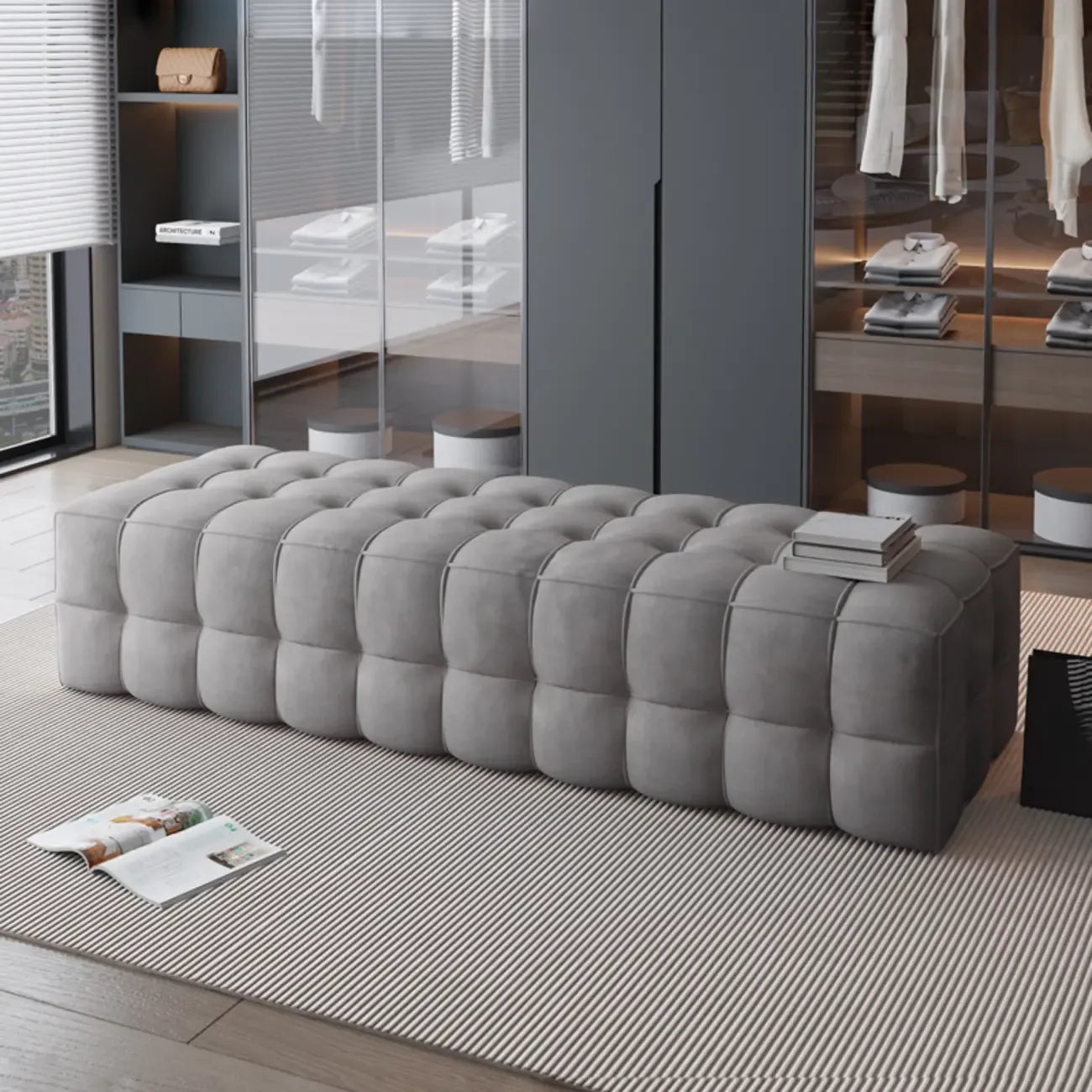 Banc de chambre long et rembourré gris clair contemporain