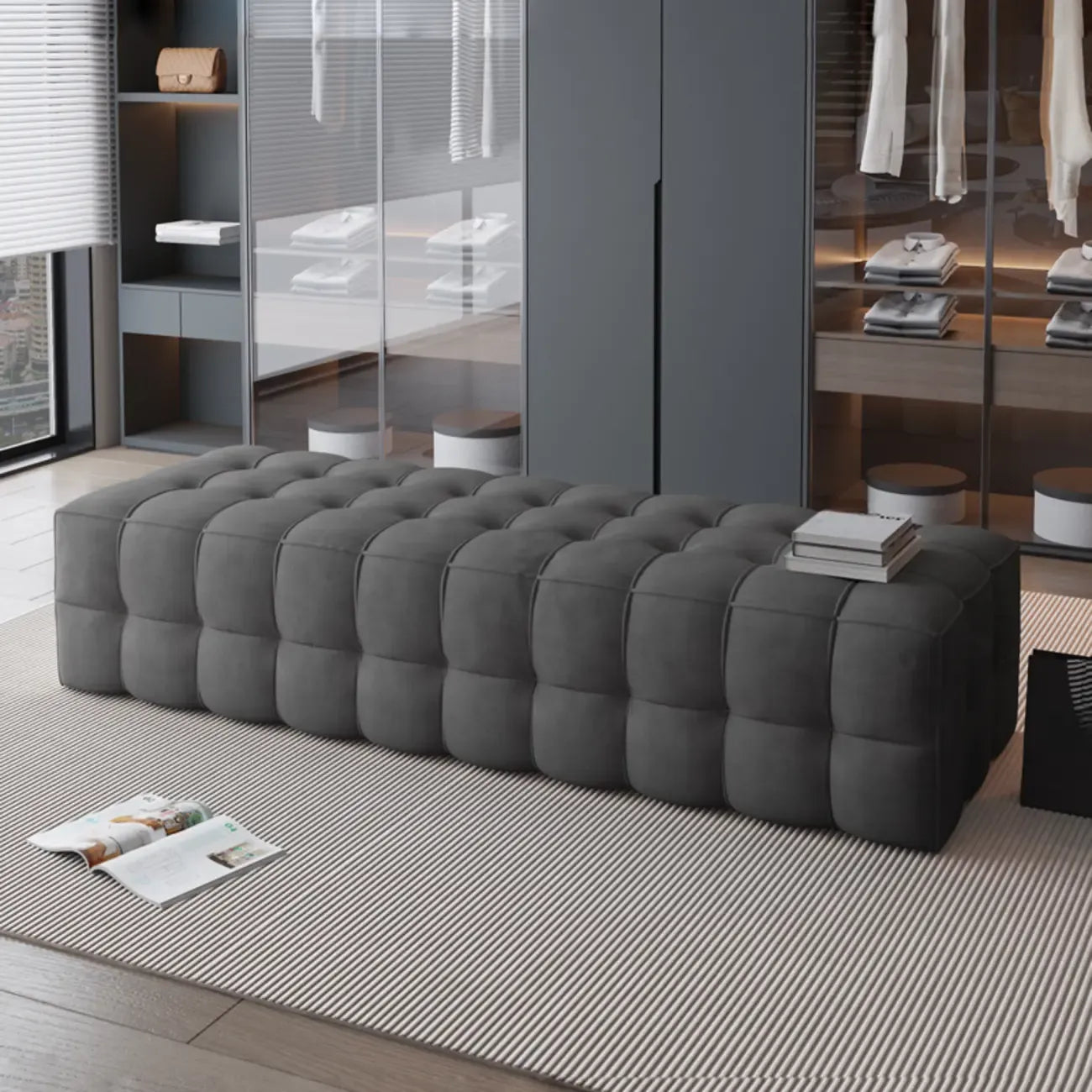 Banc de chambre long et rembourré gris clair contemporain