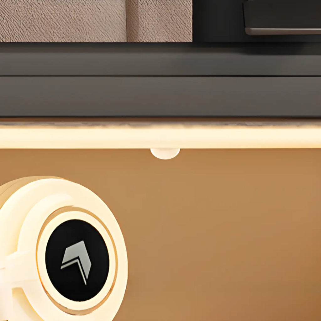 Tavolino moderno in legno con ruote e piano regolabile