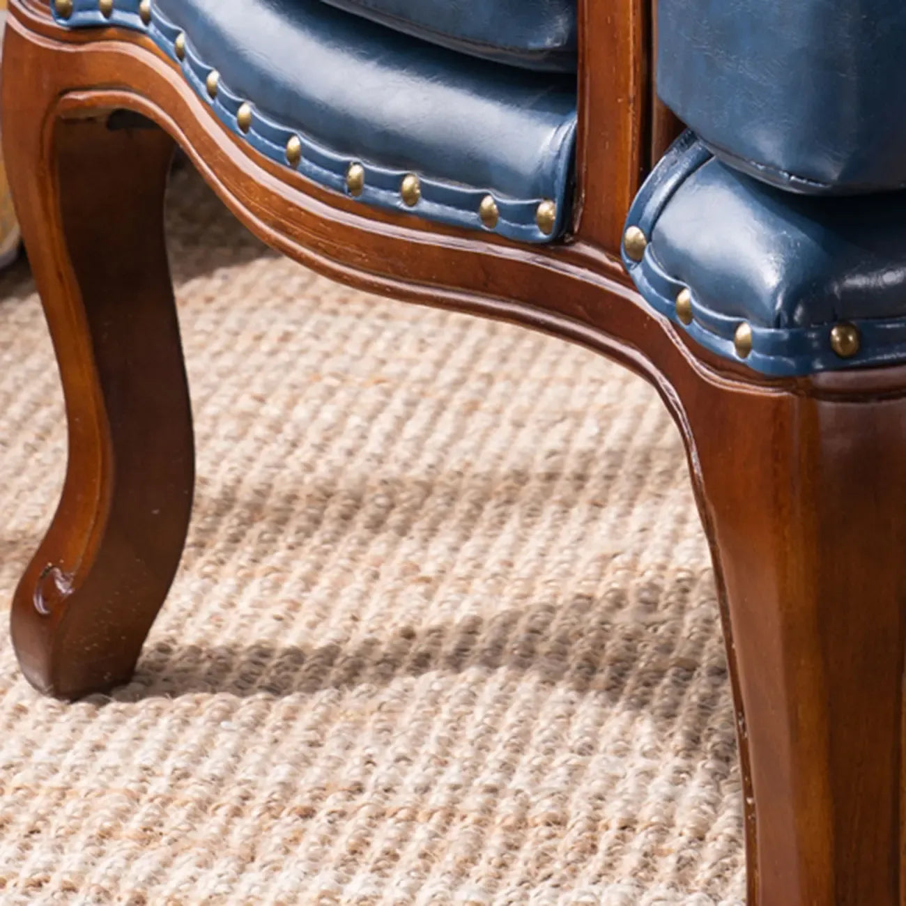 Fauteuil traditionnel en cuir et bois massif de style moderne du milieu du siècle