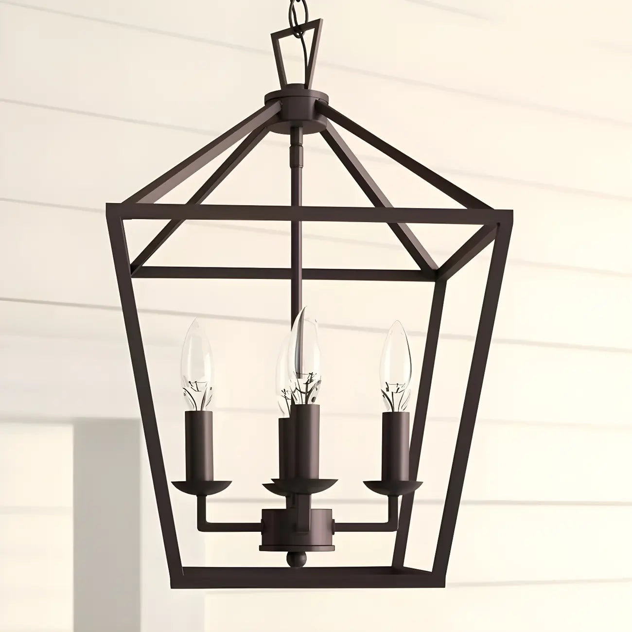 Lustre lanterne géométrique en métal noir au design moderne