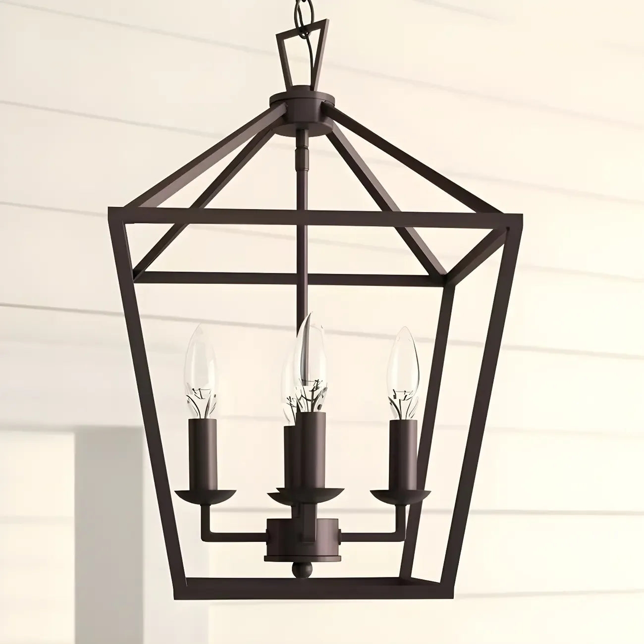 Lustre lanterne géométrique en métal noir au design moderne