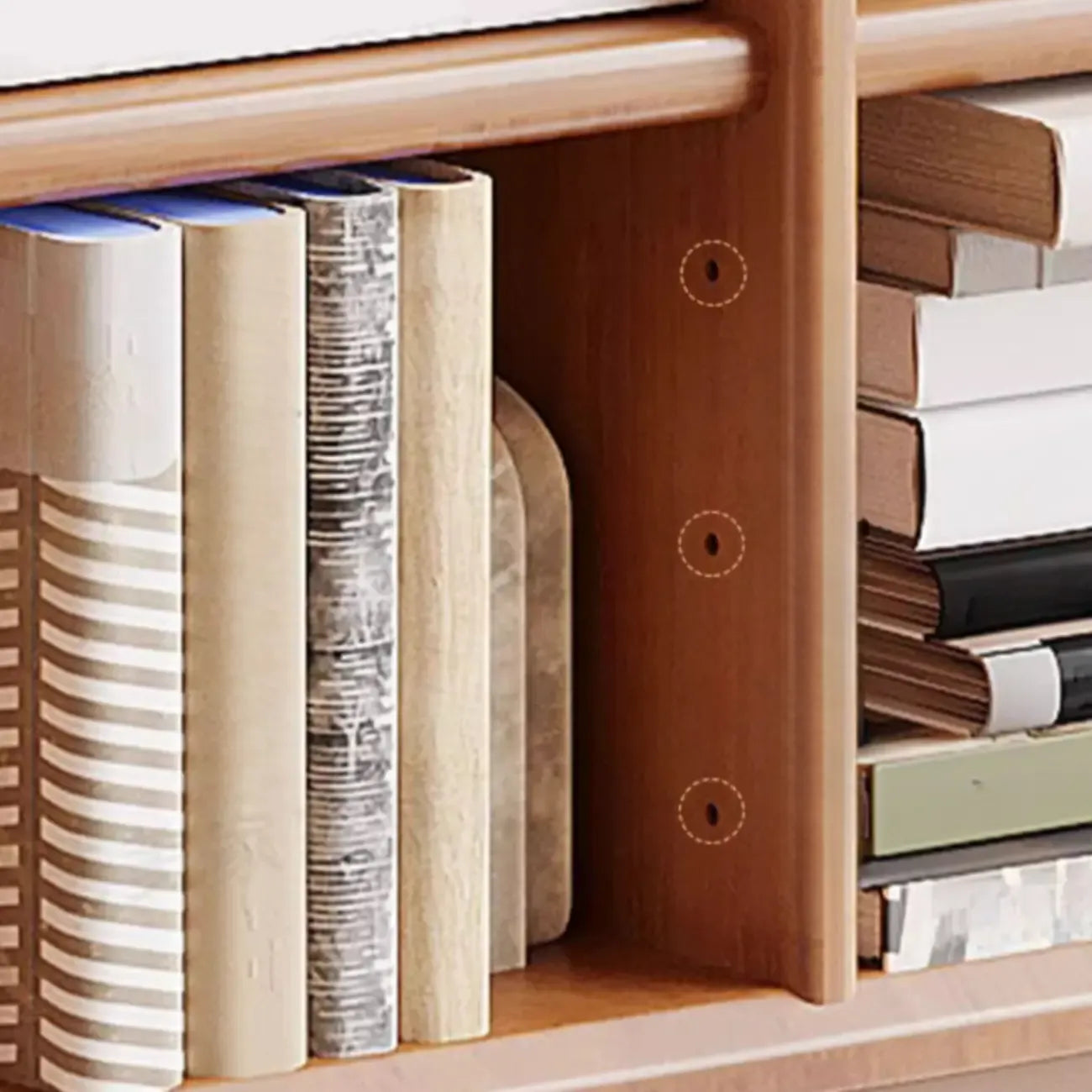 Bibliothèque sur pied en chêne massif de style moderne du milieu du siècle, à dos fermé