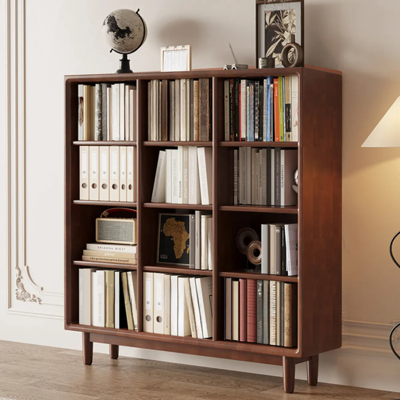 Bibliothèque sur pied en chêne massif de style moderne du milieu du siècle, à dos fermé