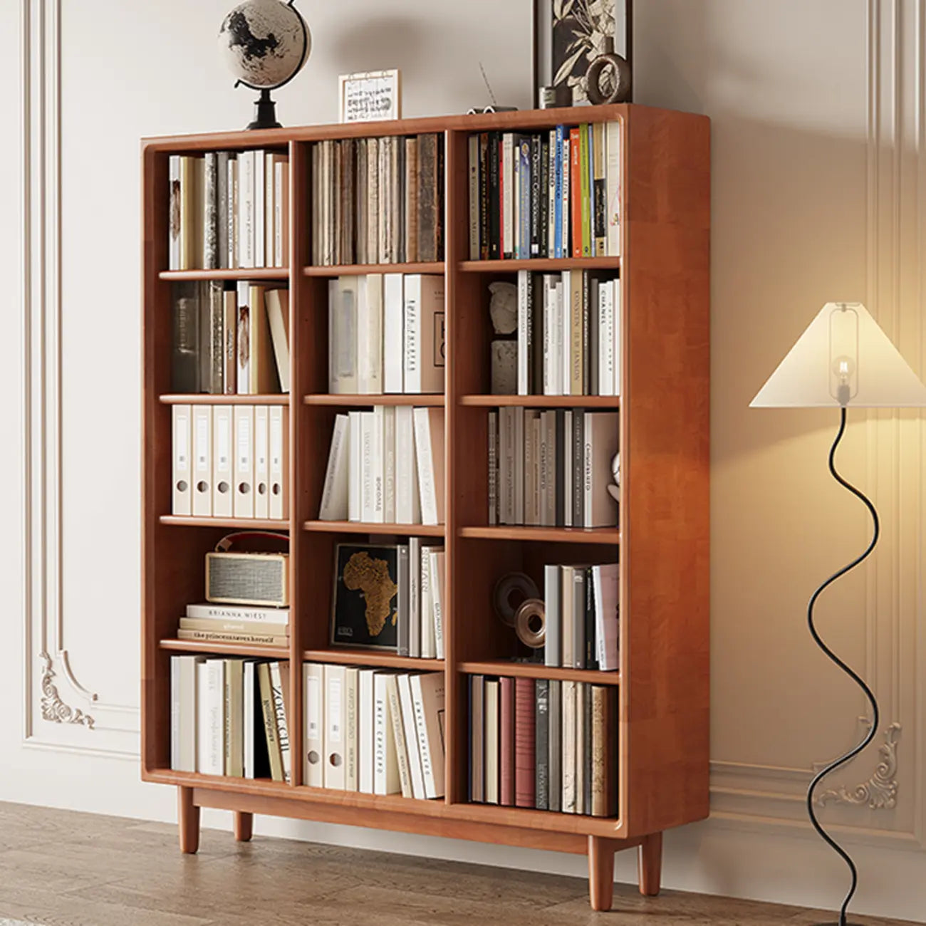 Bibliothèque sur pied en chêne massif de style moderne du milieu du siècle, à dos fermé