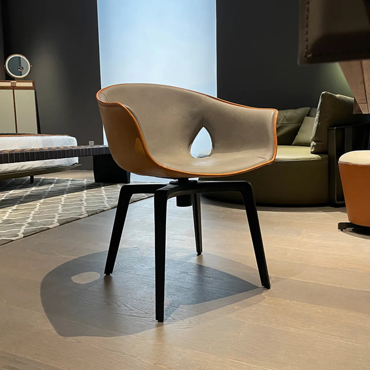 Chaises de salle à manger pivotantes de style moderne du milieu du siècle, dossier bas incurvé