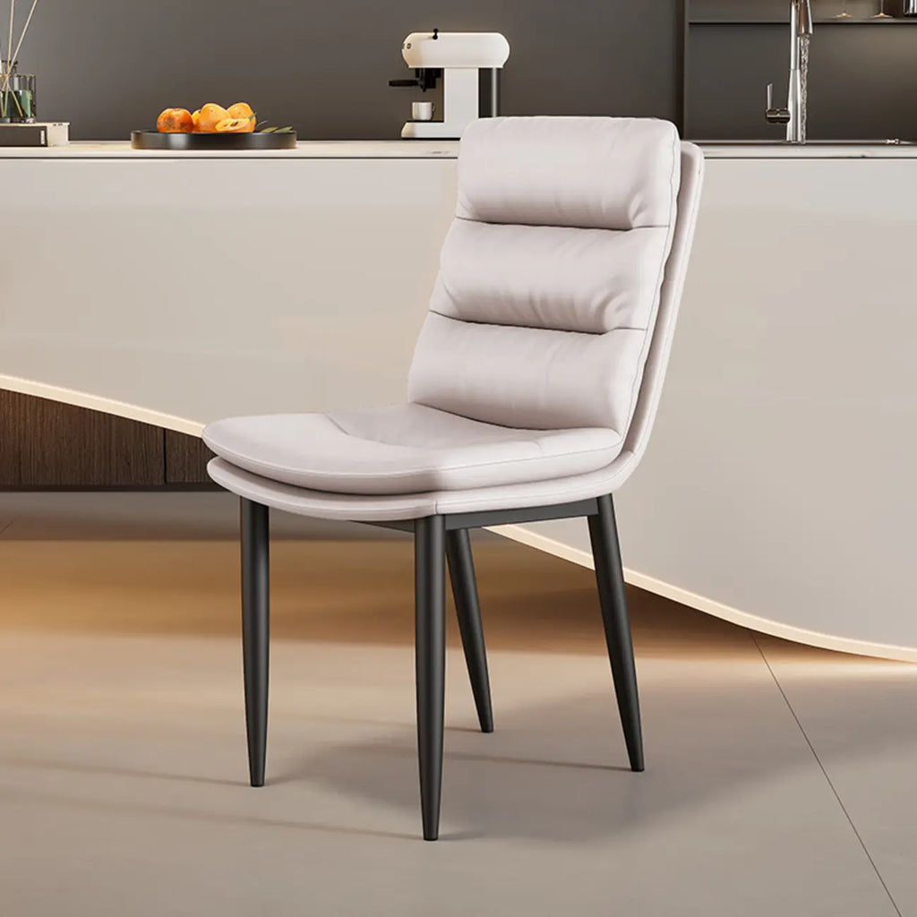 Chaise de salle à manger moderne capitonnée en similicuir