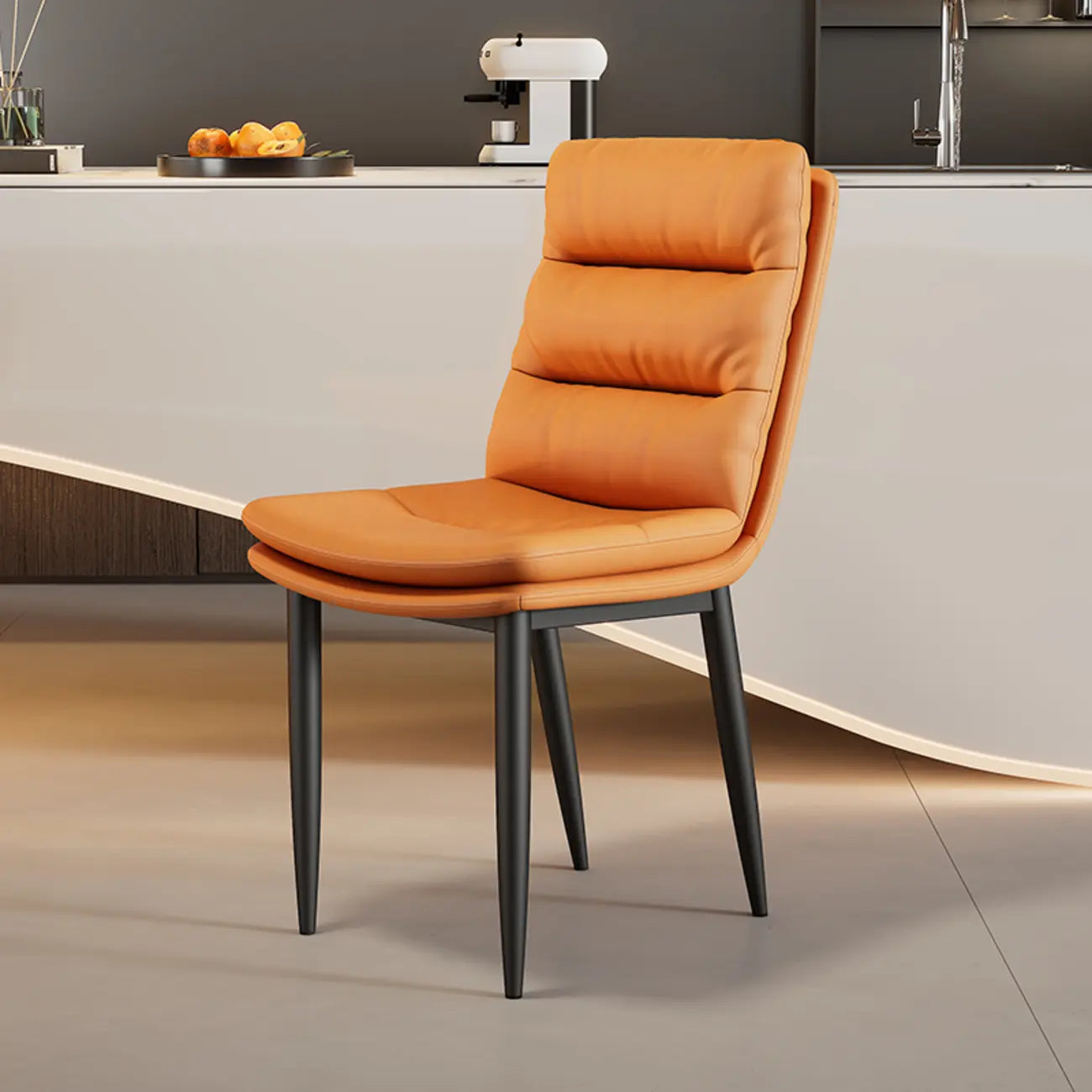 Chaise de salle à manger moderne capitonnée en similicuir