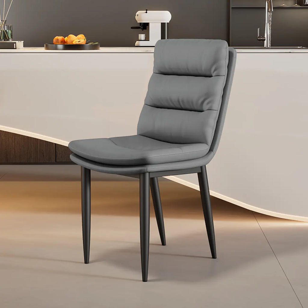 Chaise de salle à manger moderne capitonnée en similicuir