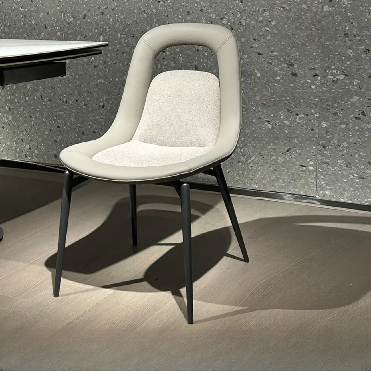 Chaises de salle à manger contemporaines orange rembourrées à dossier ouvert