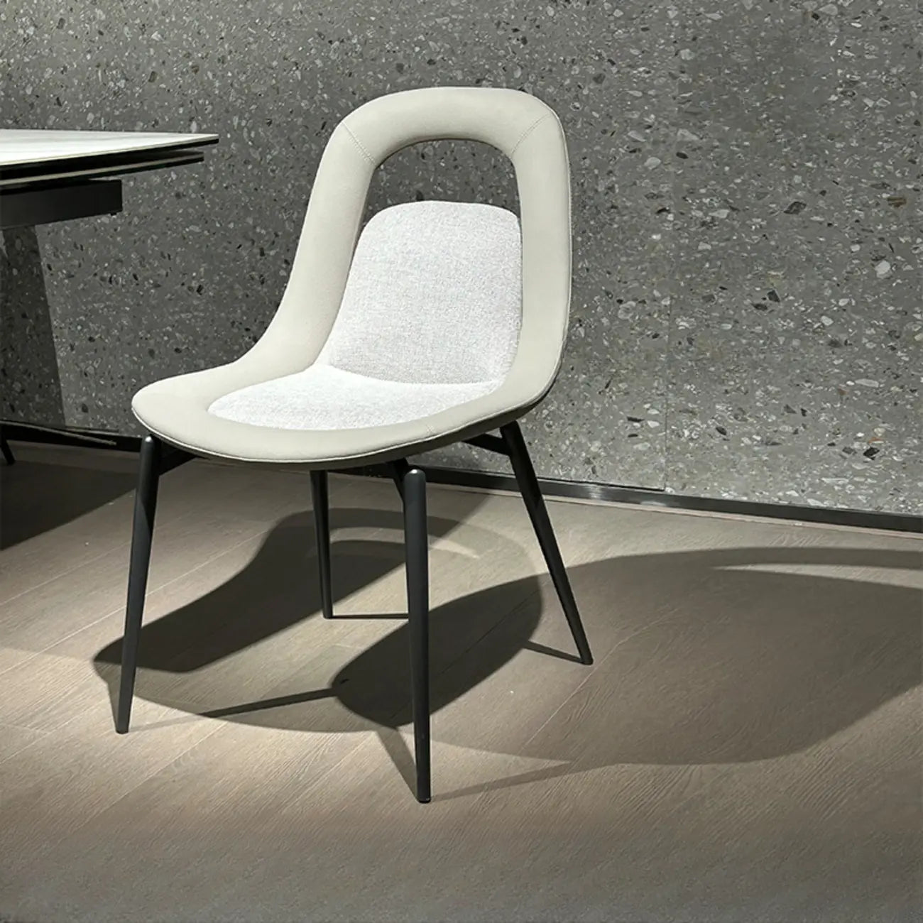 Chaises de salle à manger contemporaines orange rembourrées à dossier ouvert