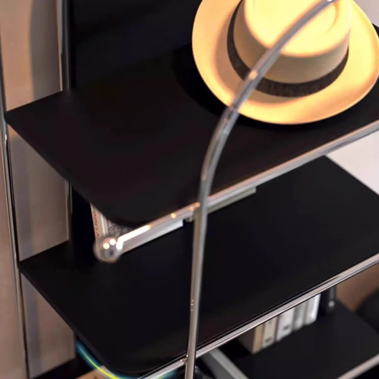 Bibliothèque verticale minimaliste à 5 étagères en acier inoxydable