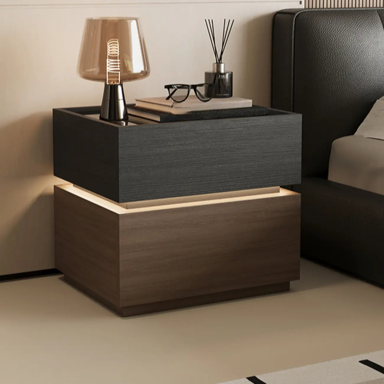 Table de chevet moderne éclairée en bois et verre avec rangement