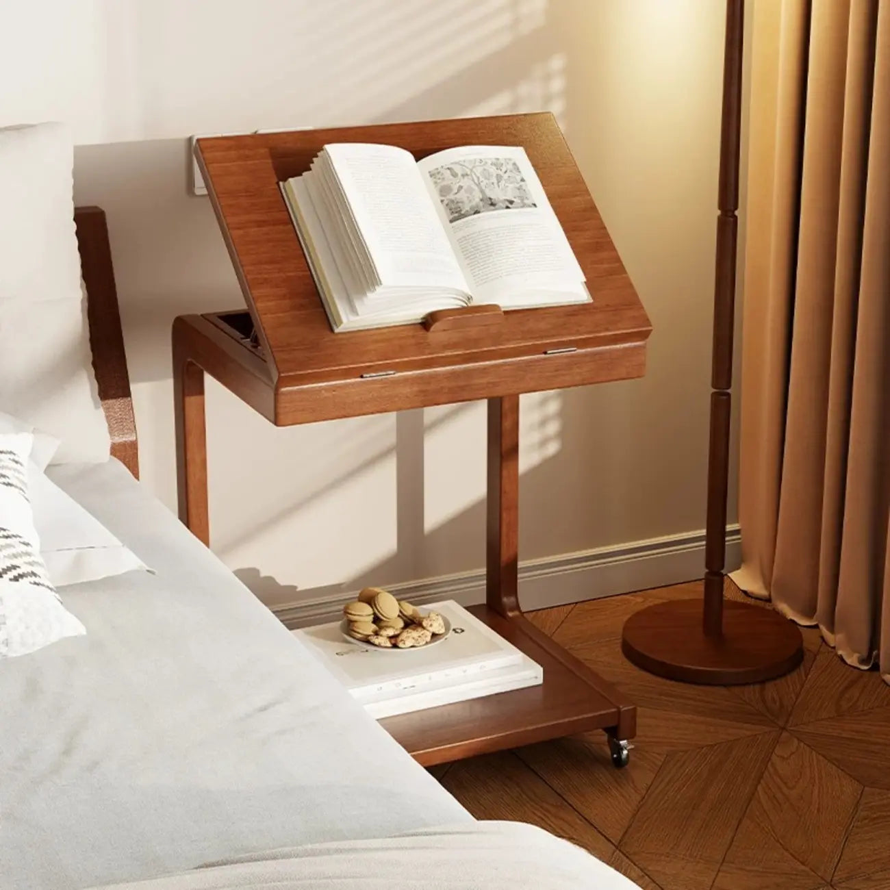 Tavolino con rotelle a C in legno regolabile in altezza