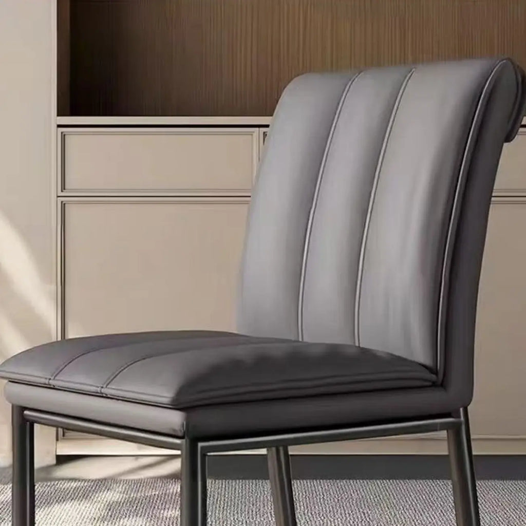 Chaises de salle à manger rembourrées à dossier bas avec capitonnage vertical
