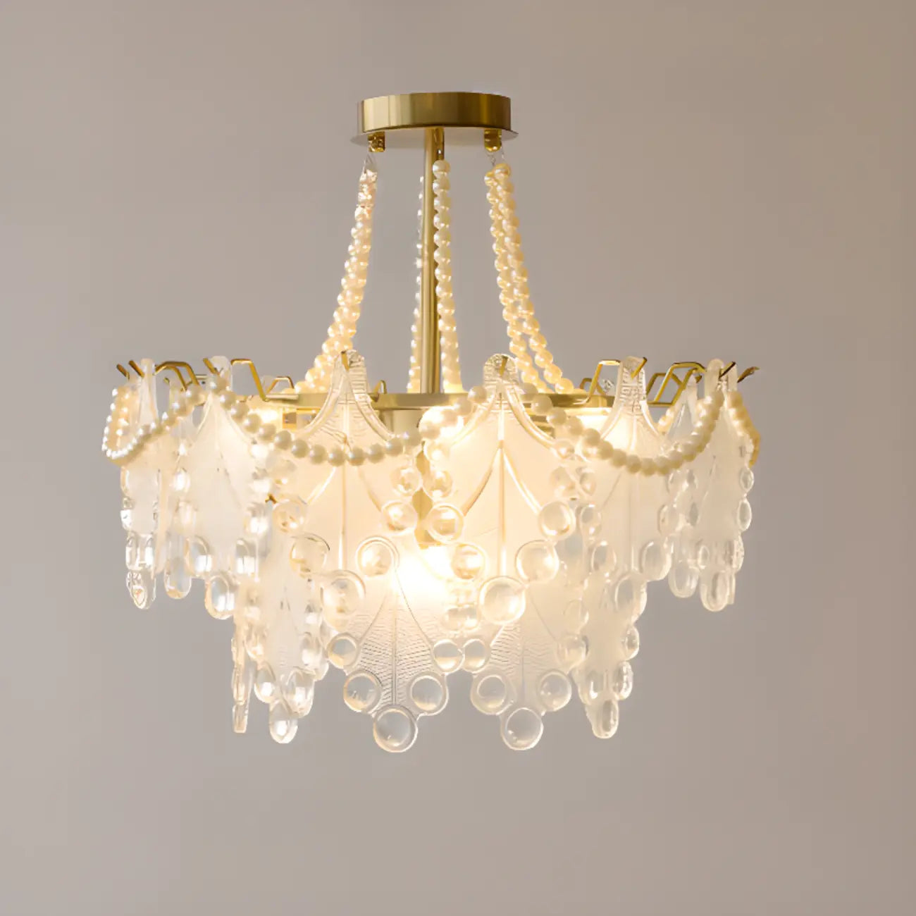 Lustre en perles de cristal doré au design élégant