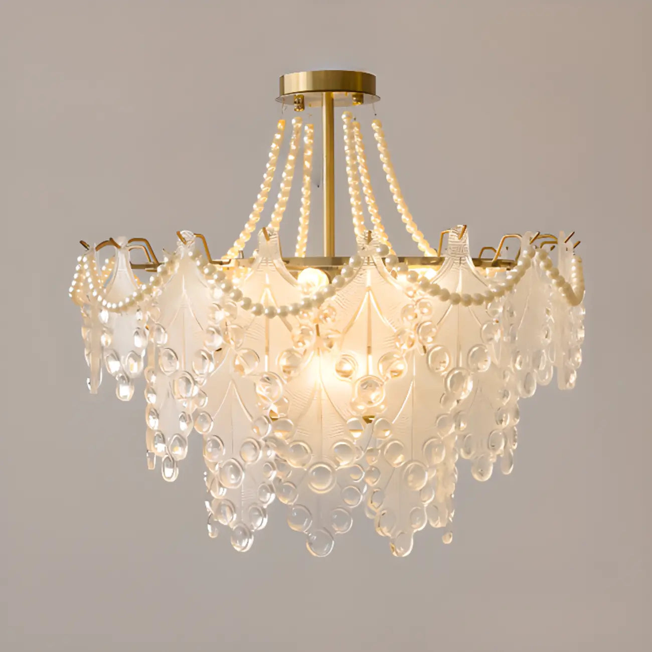 Lustre en perles de cristal doré au design élégant