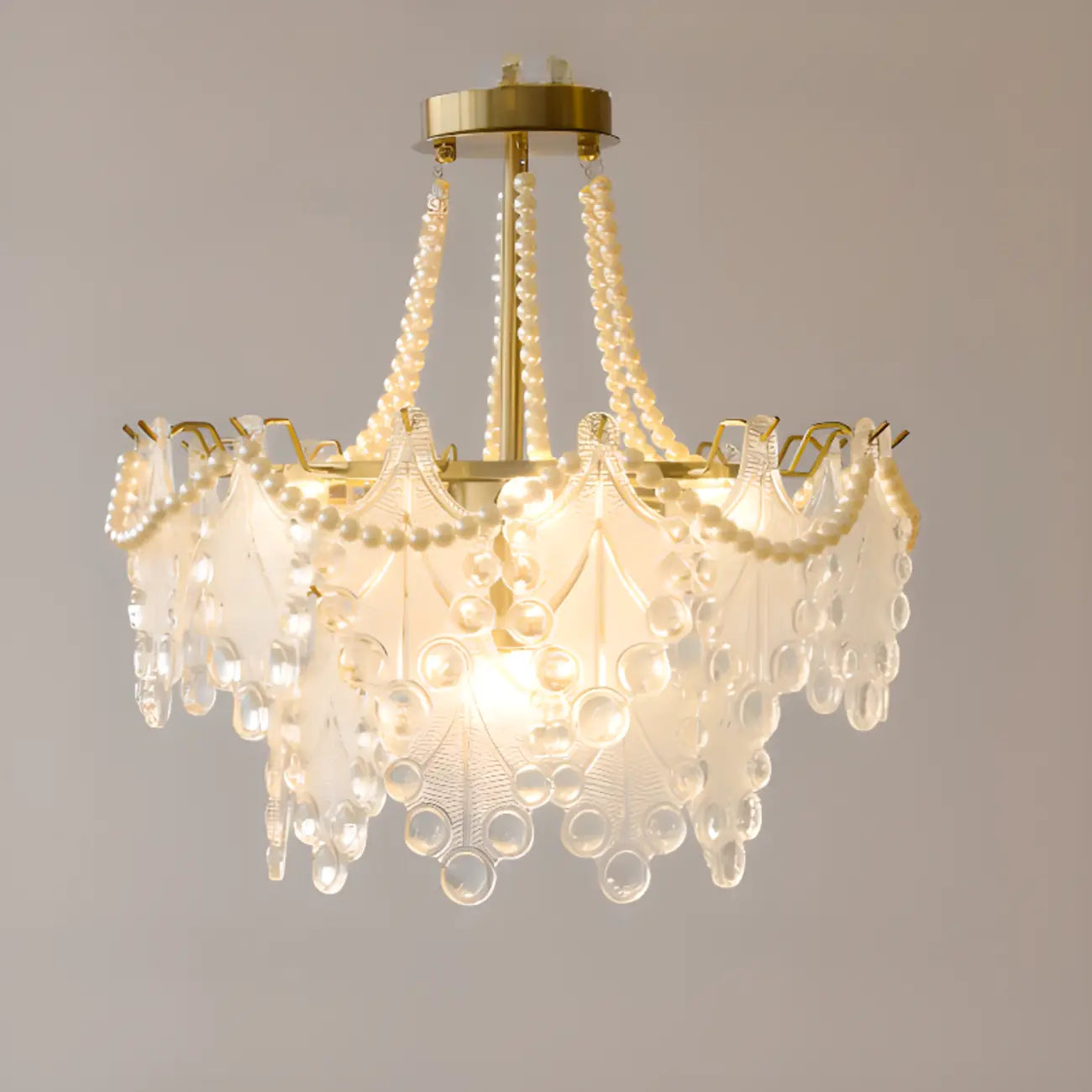 Lustre en perles de cristal doré au design élégant