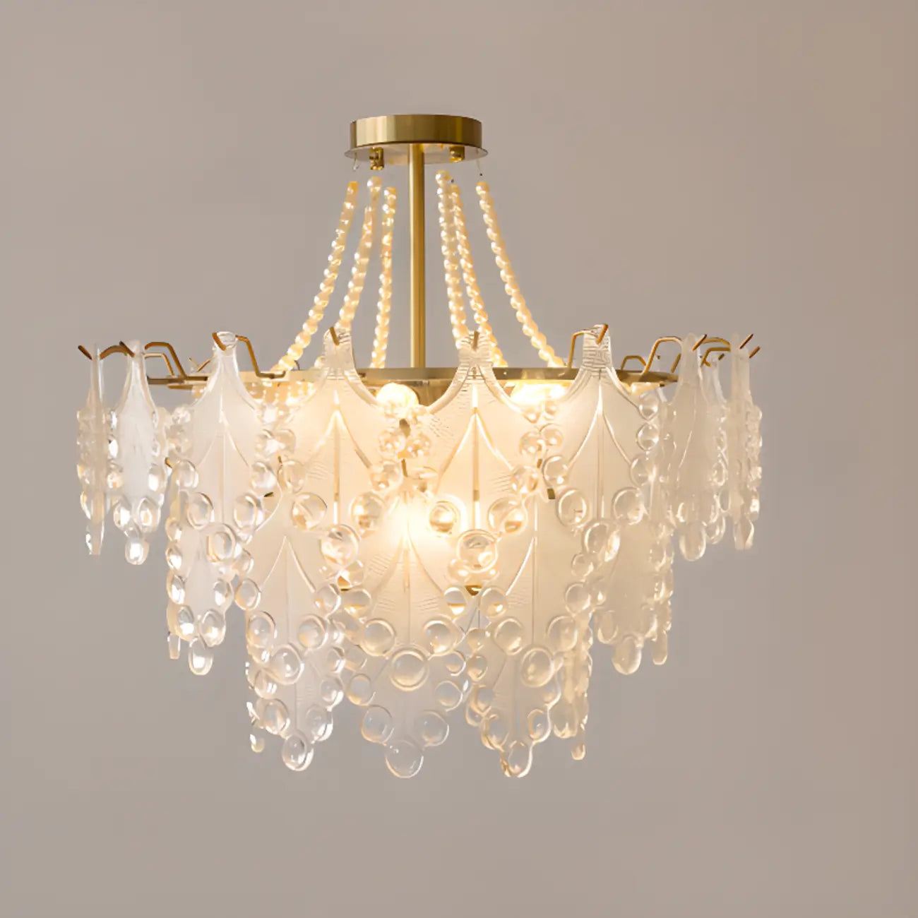 Lustre en perles de cristal doré au design élégant