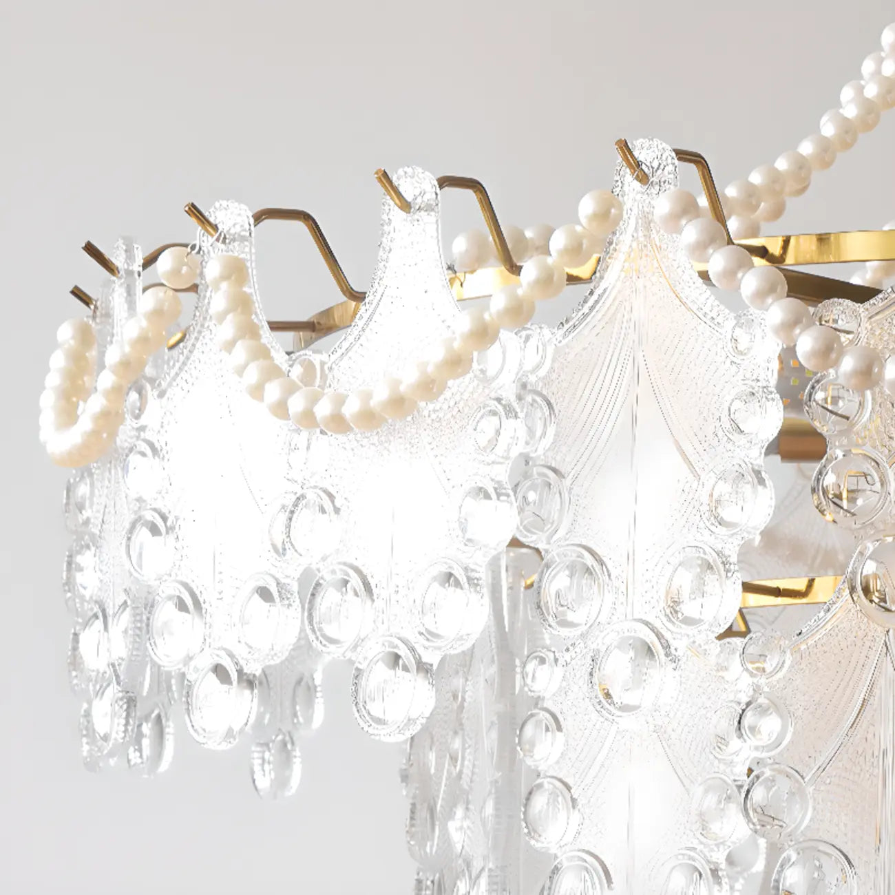 Lustre en perles de cristal doré au design élégant