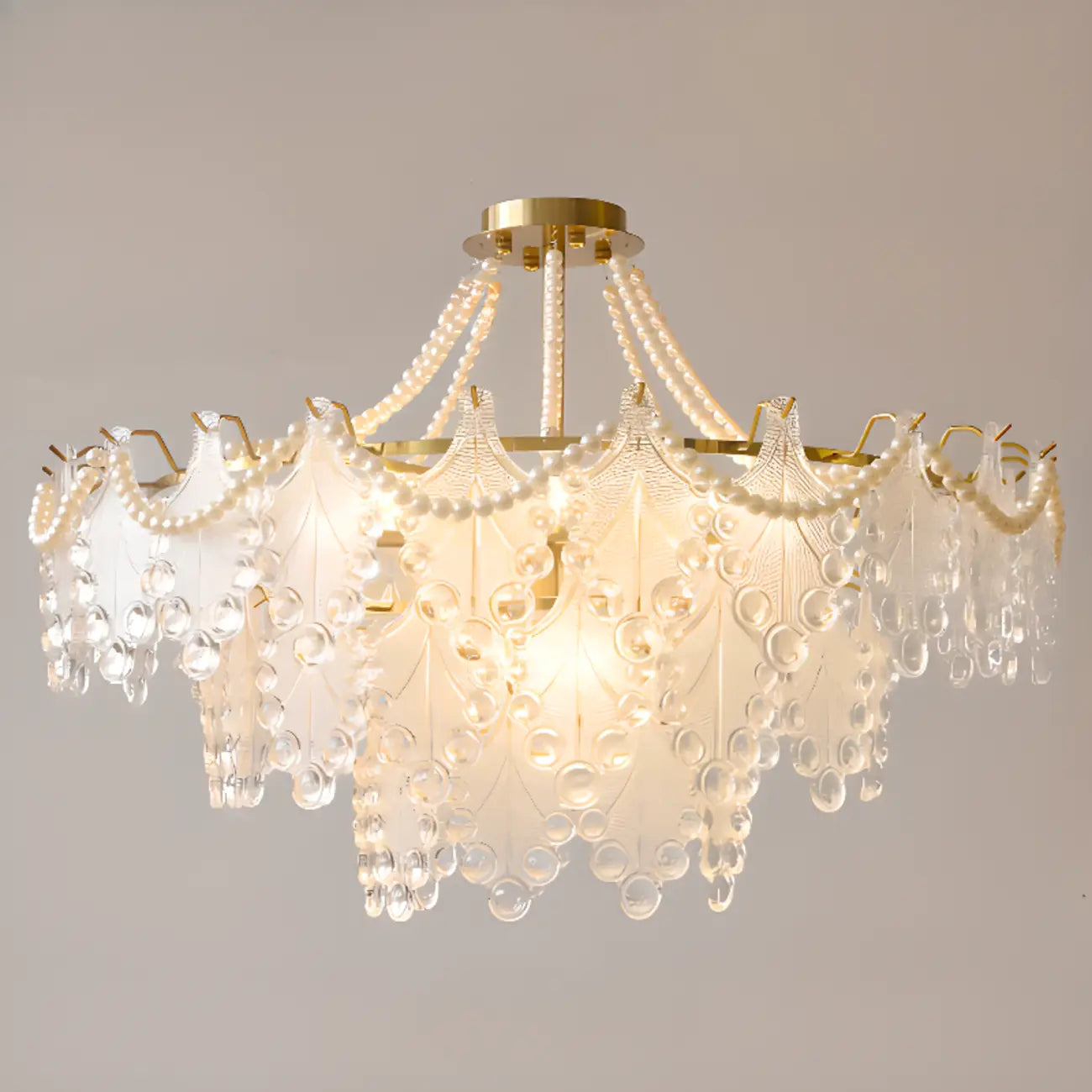 Lustre en perles de cristal doré au design élégant