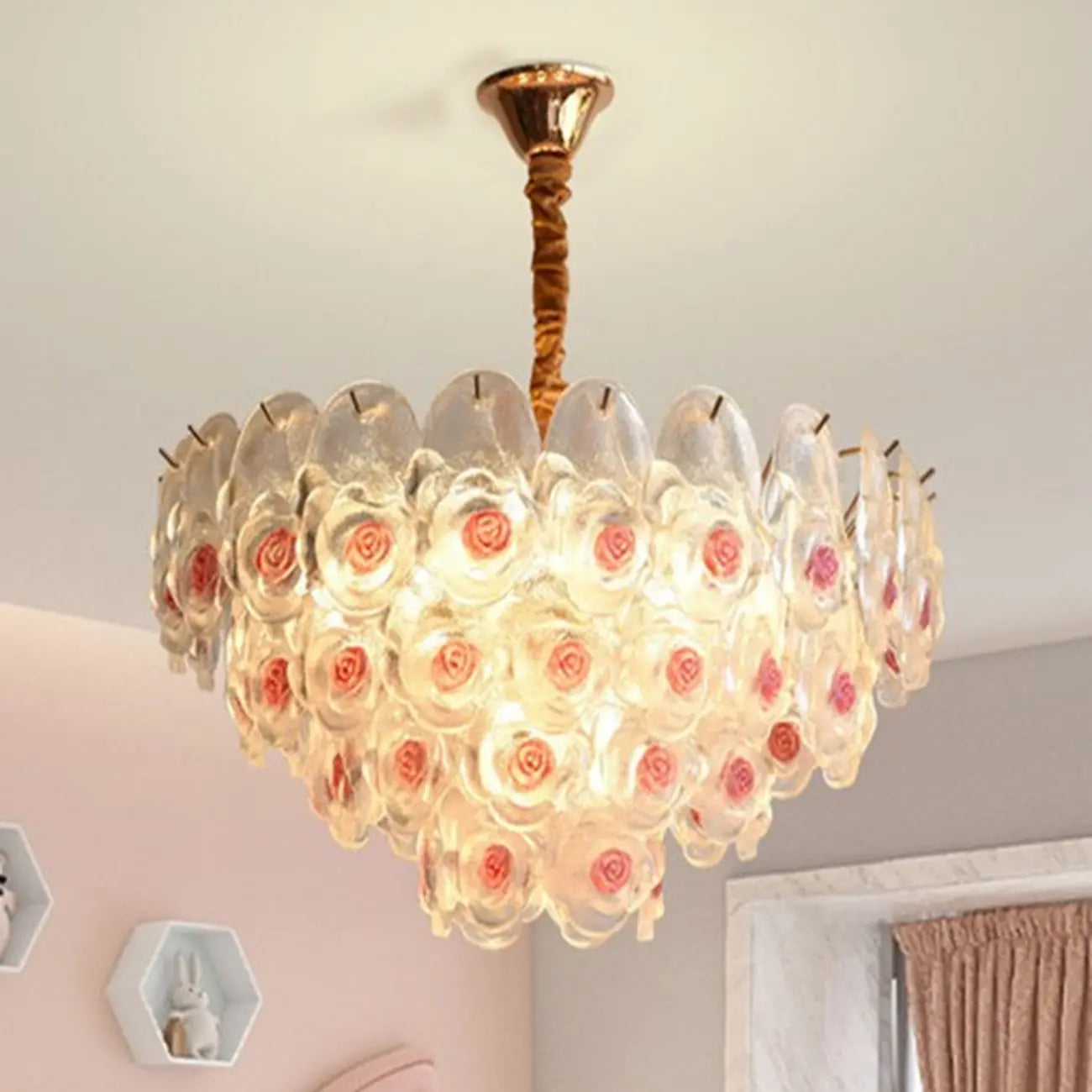 Lustre en cristal doré à motif floral