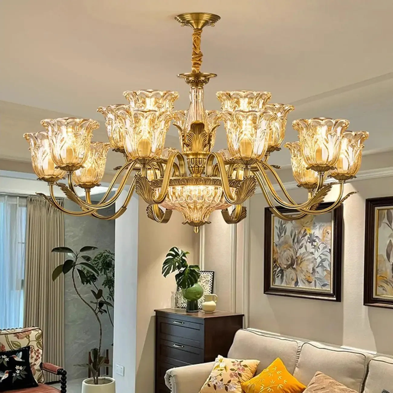 Lustre moderne linéaire en cristal et verre doré à motif floral
