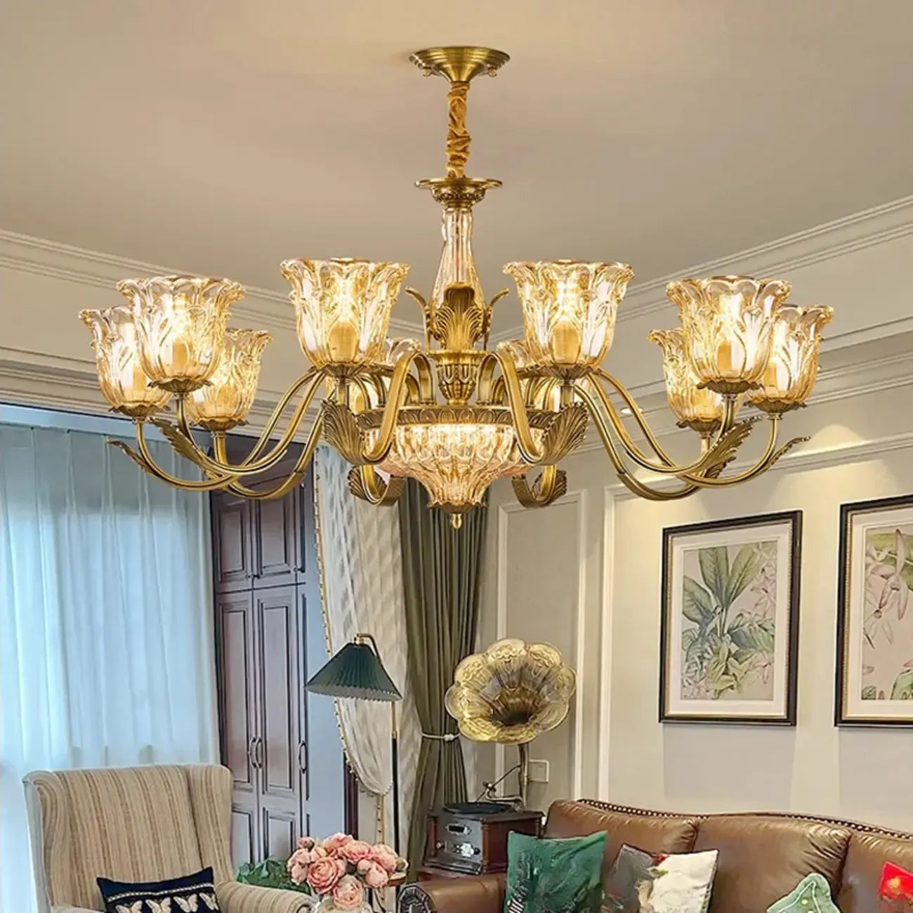 Lustre moderne linéaire en cristal et verre doré à motif floral