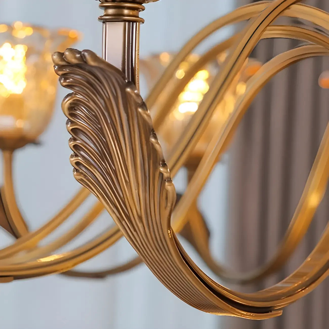 Lustre moderne linéaire en cristal et verre doré à motif floral