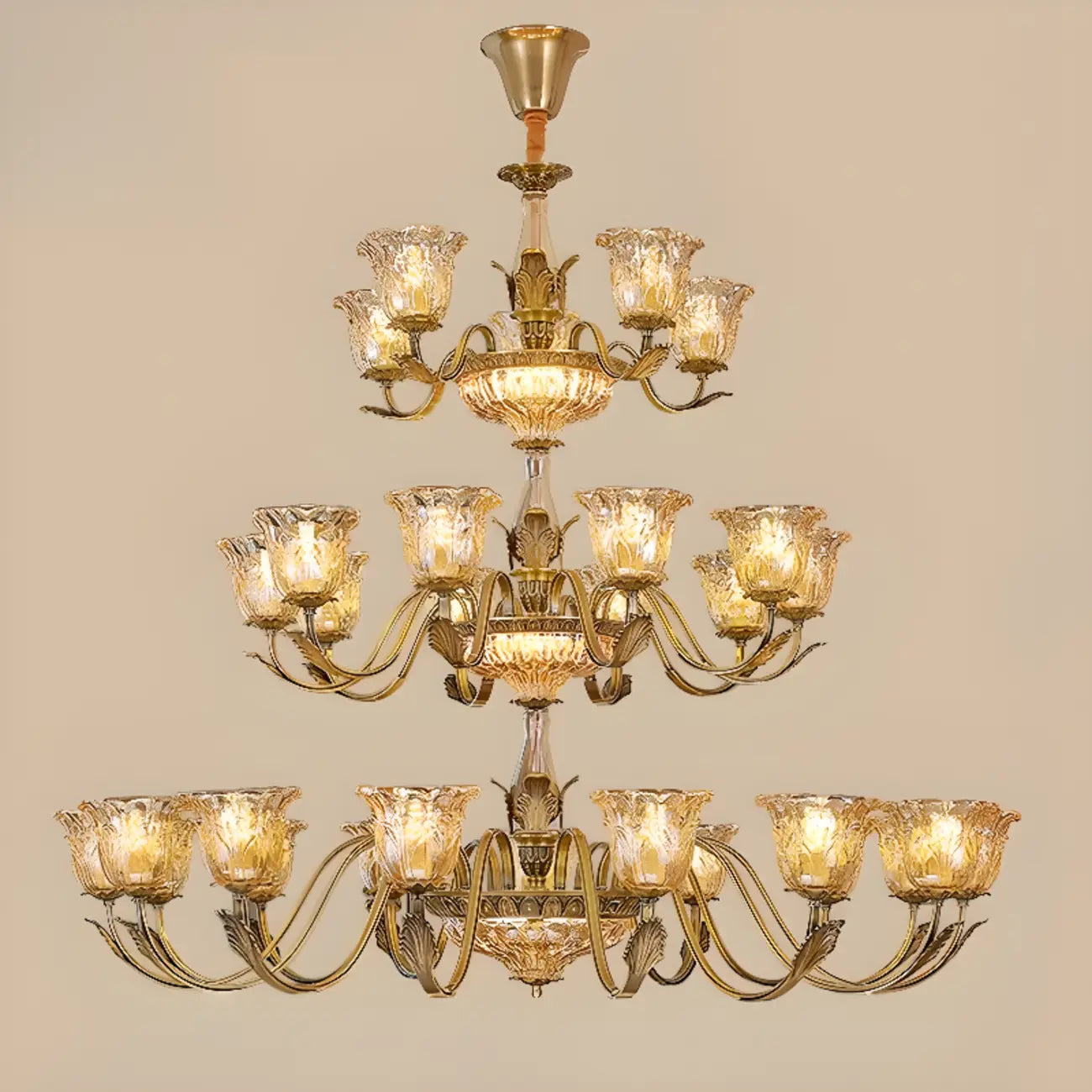 Lustre moderne linéaire en cristal et verre doré à motif floral