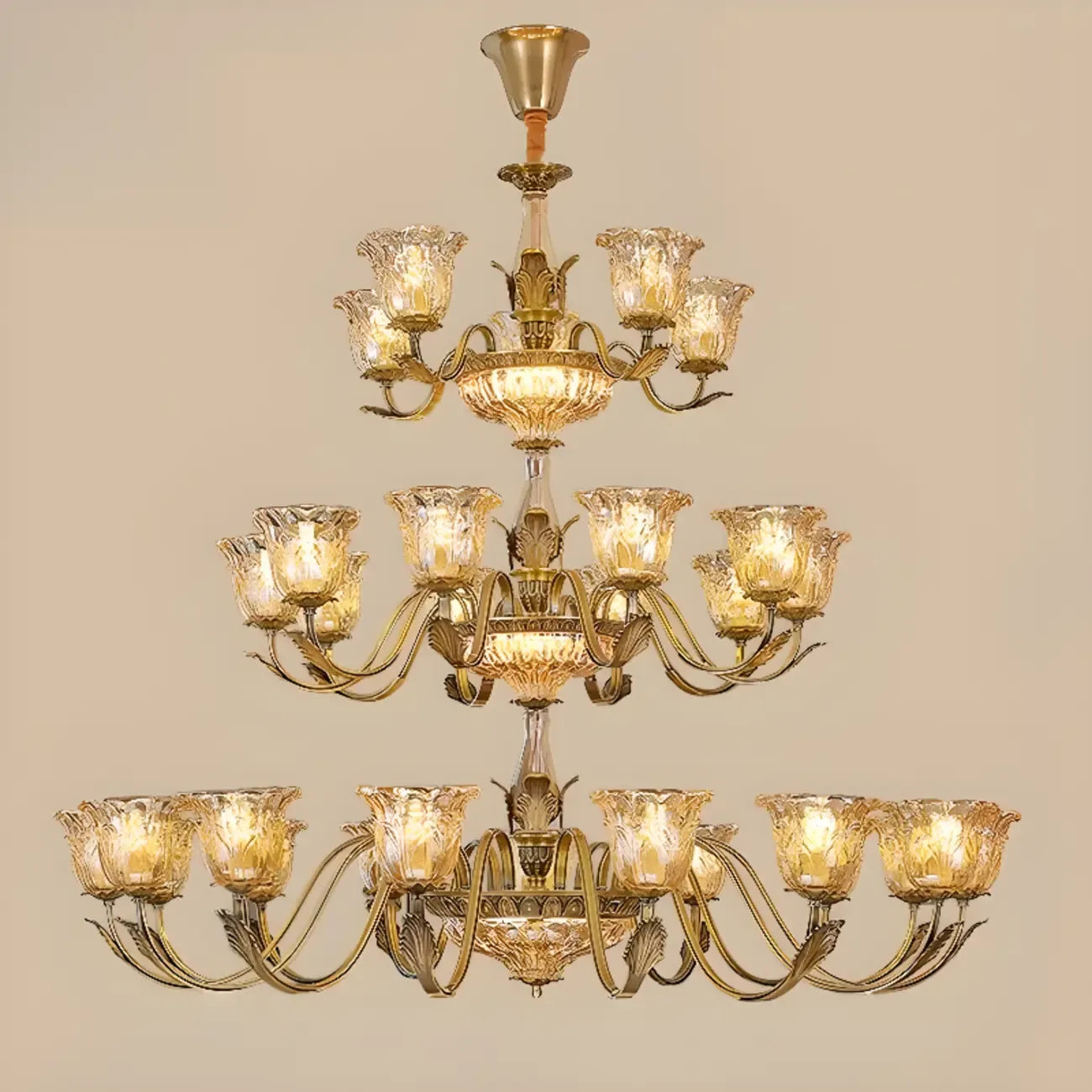 Lustre moderne linéaire en cristal et verre doré à motif floral