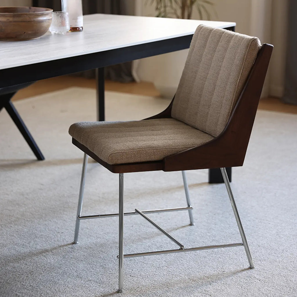 Chaise de salle à manger rembourrée de style moderne du milieu du siècle