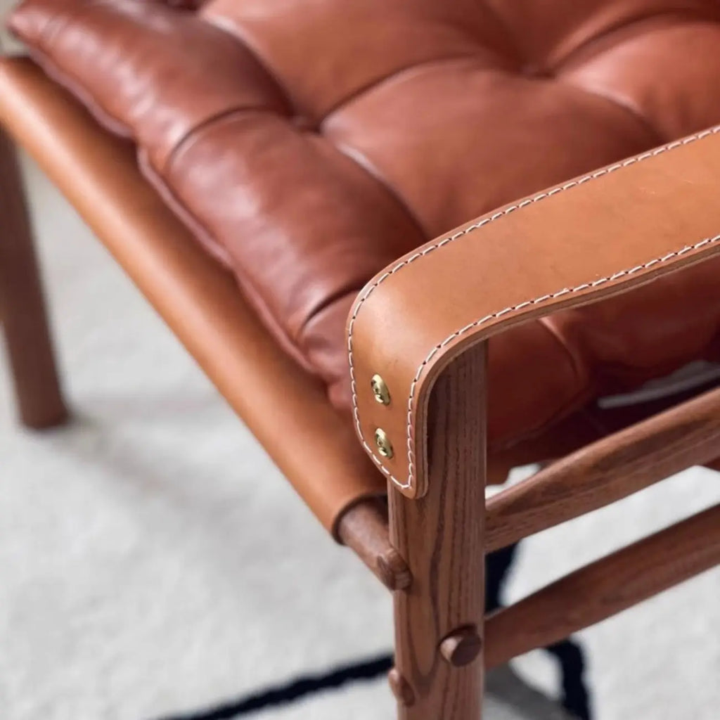 Fauteuil de salon moderne du milieu du siècle en cuir de selle