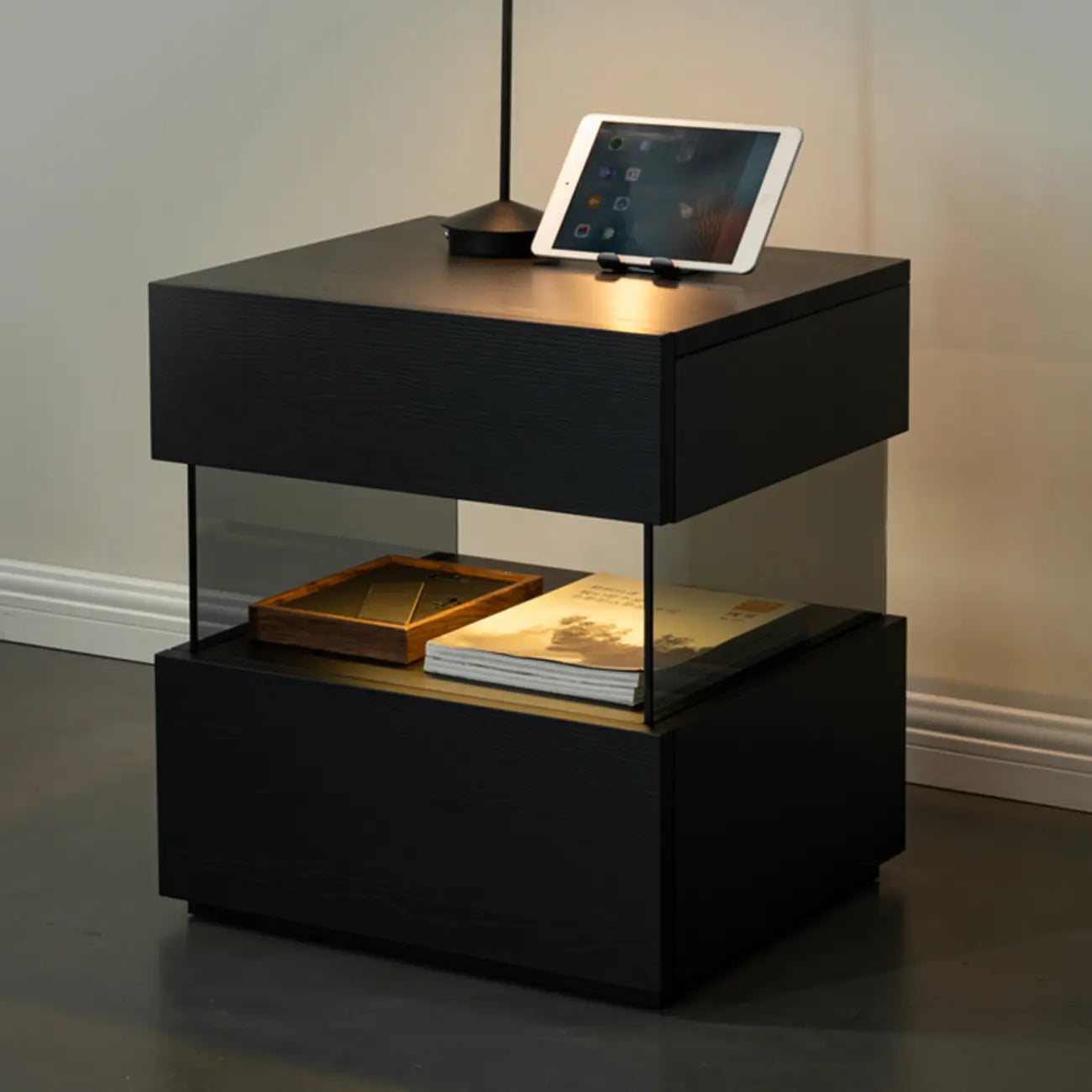 Table de chevet basse moderne en bois noir avec tiroirs