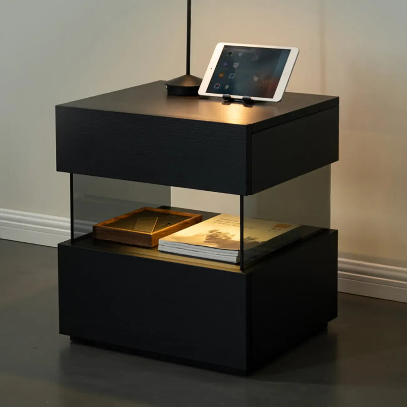 Table de chevet basse moderne en bois noir avec tiroirs