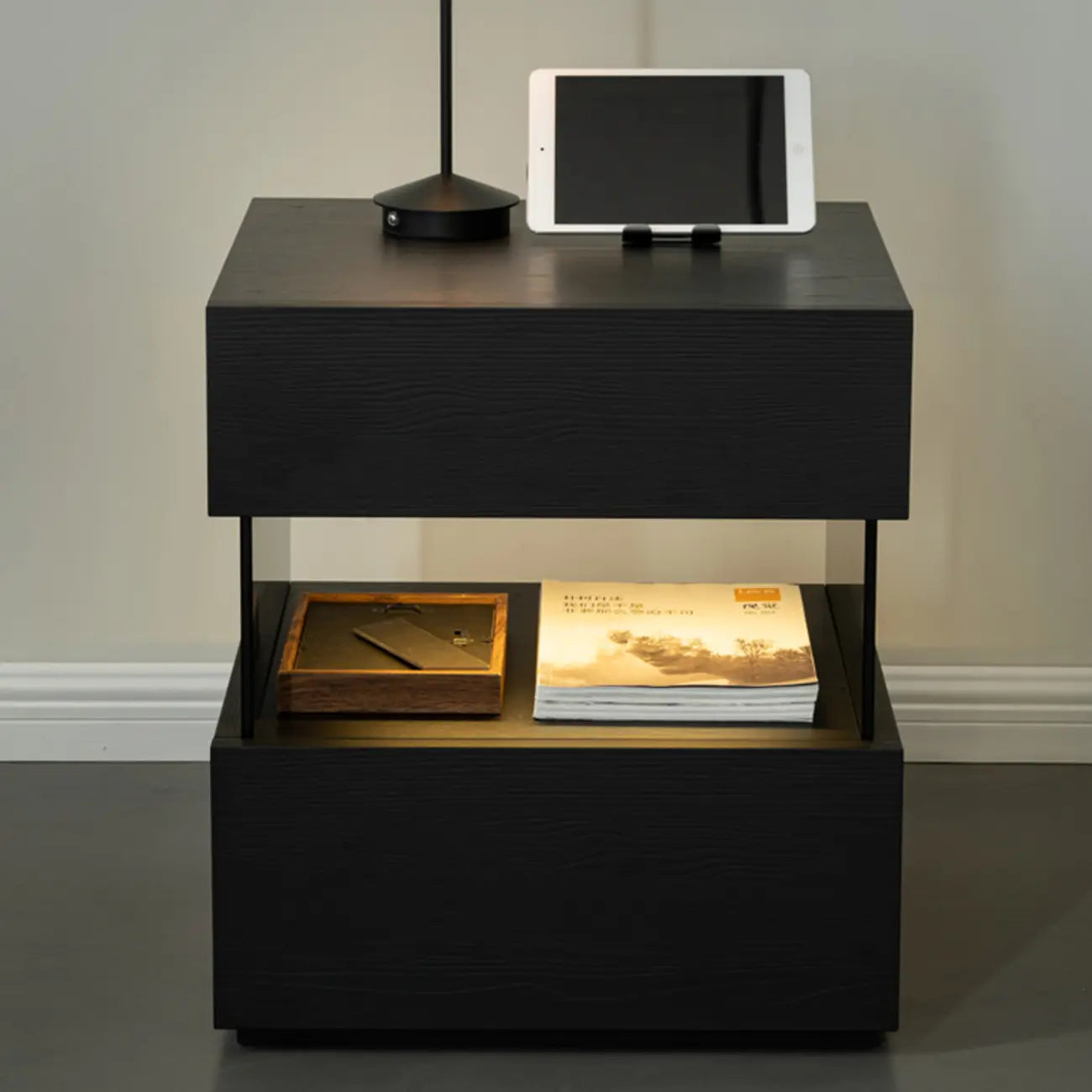 Table de chevet basse moderne en bois noir avec tiroirs