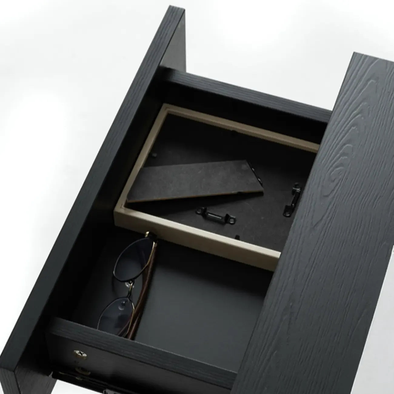 Table de chevet basse moderne en bois noir avec tiroirs