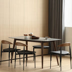 Chaise de salle à manger moderne du milieu du siècle avec assise en cuir noir