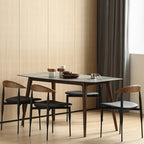 Chaise de salle à manger moderne du milieu du siècle avec assise en cuir noir