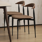 Chaise de salle à manger moderne du milieu du siècle avec assise en cuir noir