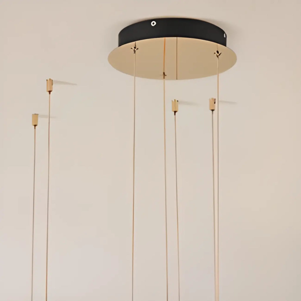 Lustre moderne avec anneau de cristal circulaire doré