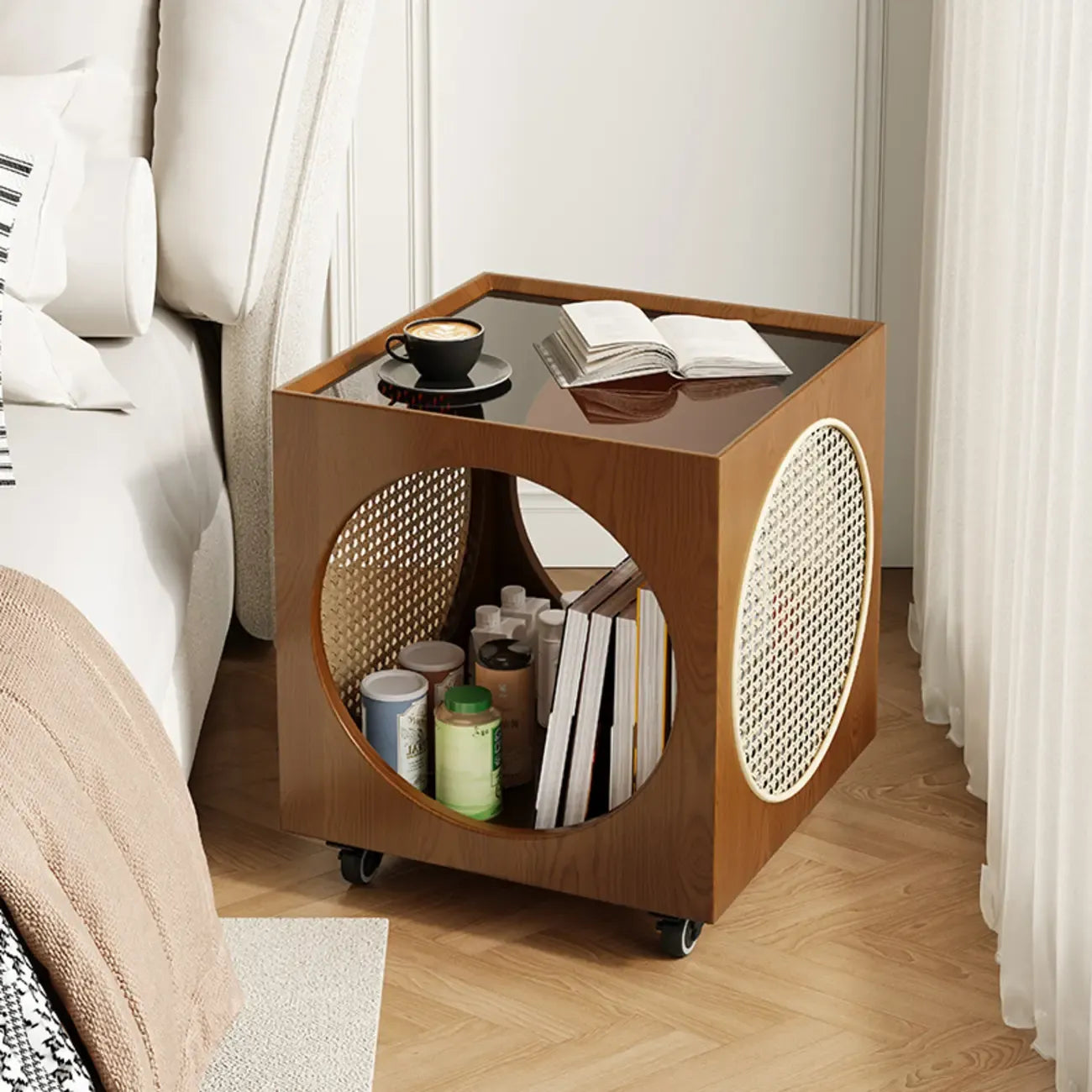Table d'appoint carrée en bois avec plateau en verre et roulettes, style moderne du milieu du siècle