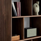 75 Scaffale verticale alto in legno, stile minimalista, con schienale aperto