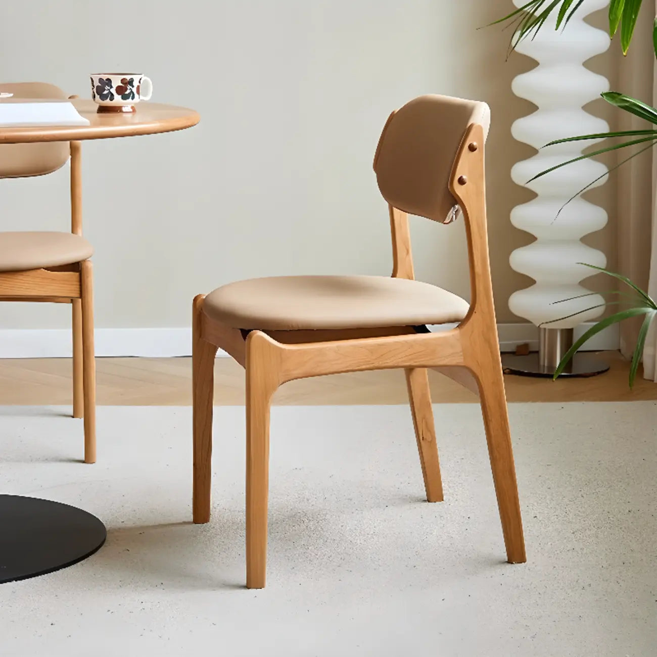 Chaise de salle à manger moderne sans accoudoirs en similicuir