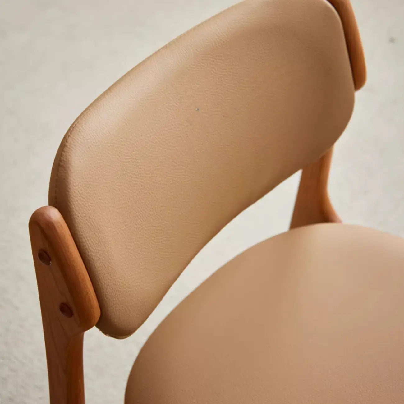 Chaise de salle à manger moderne sans accoudoirs en similicuir