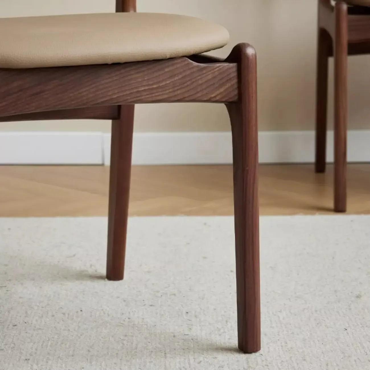 Chaise de salle à manger moderne sans accoudoirs en similicuir