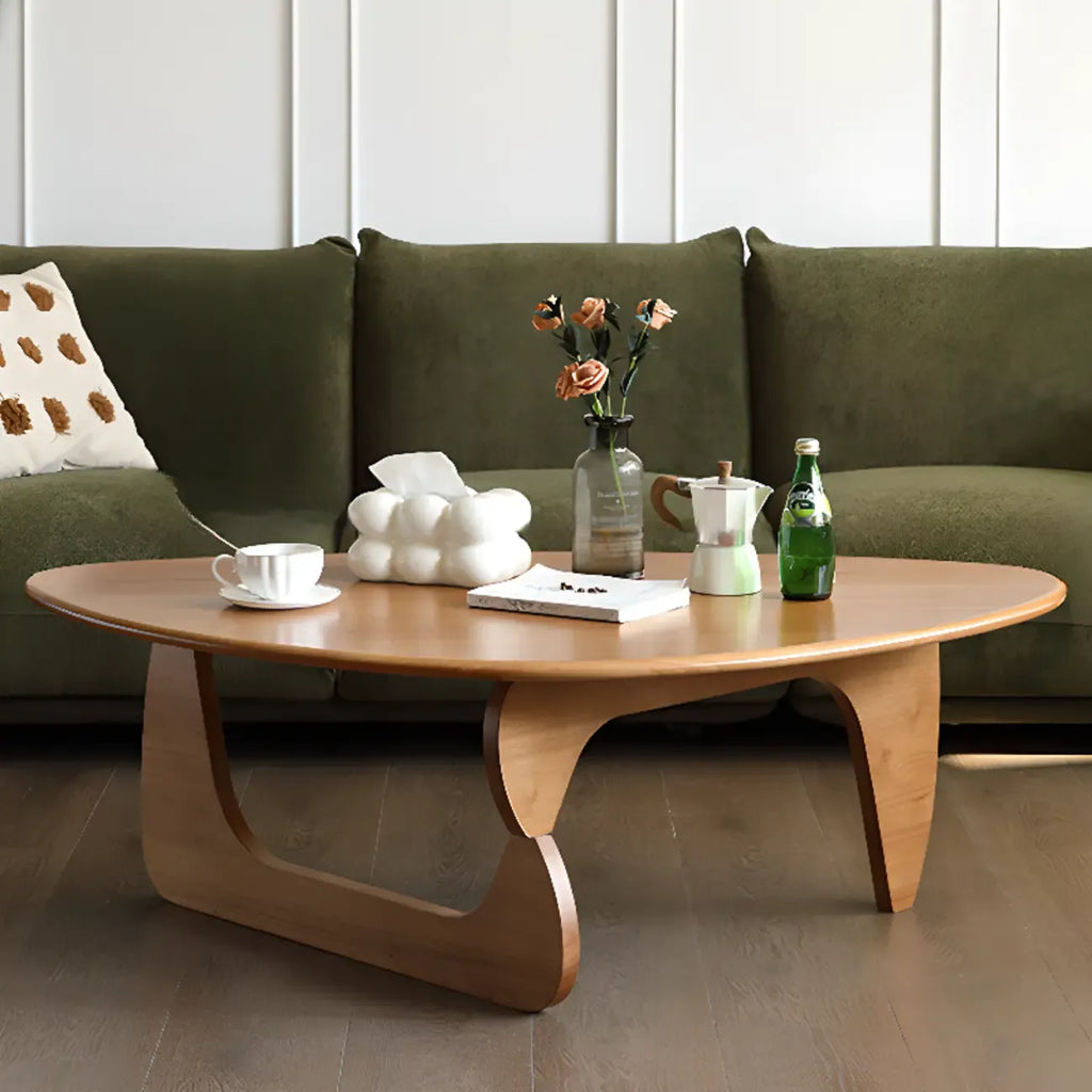 Table basse triangulaire moderne en bois au design abstrait