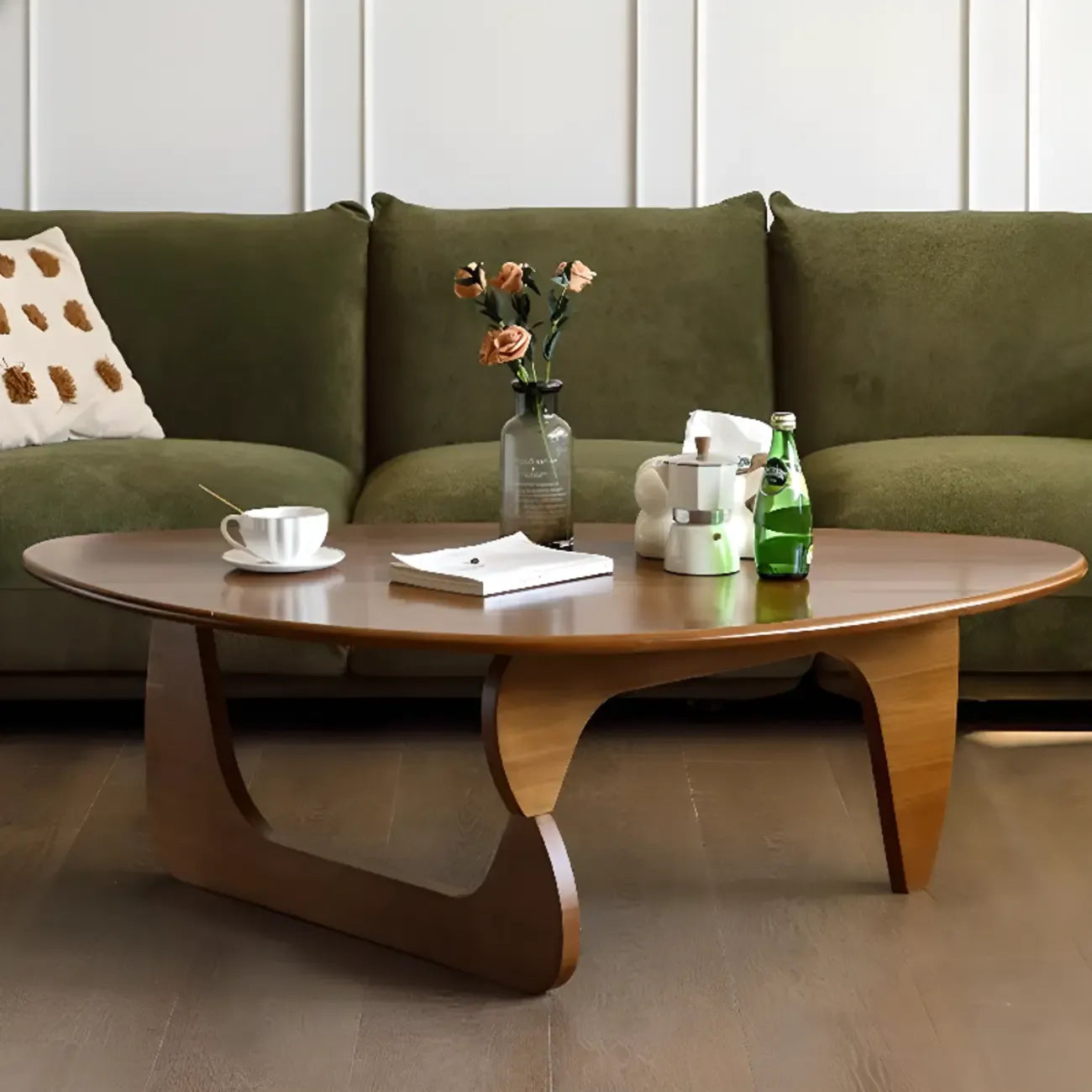 Table basse triangulaire moderne en bois au design abstrait
